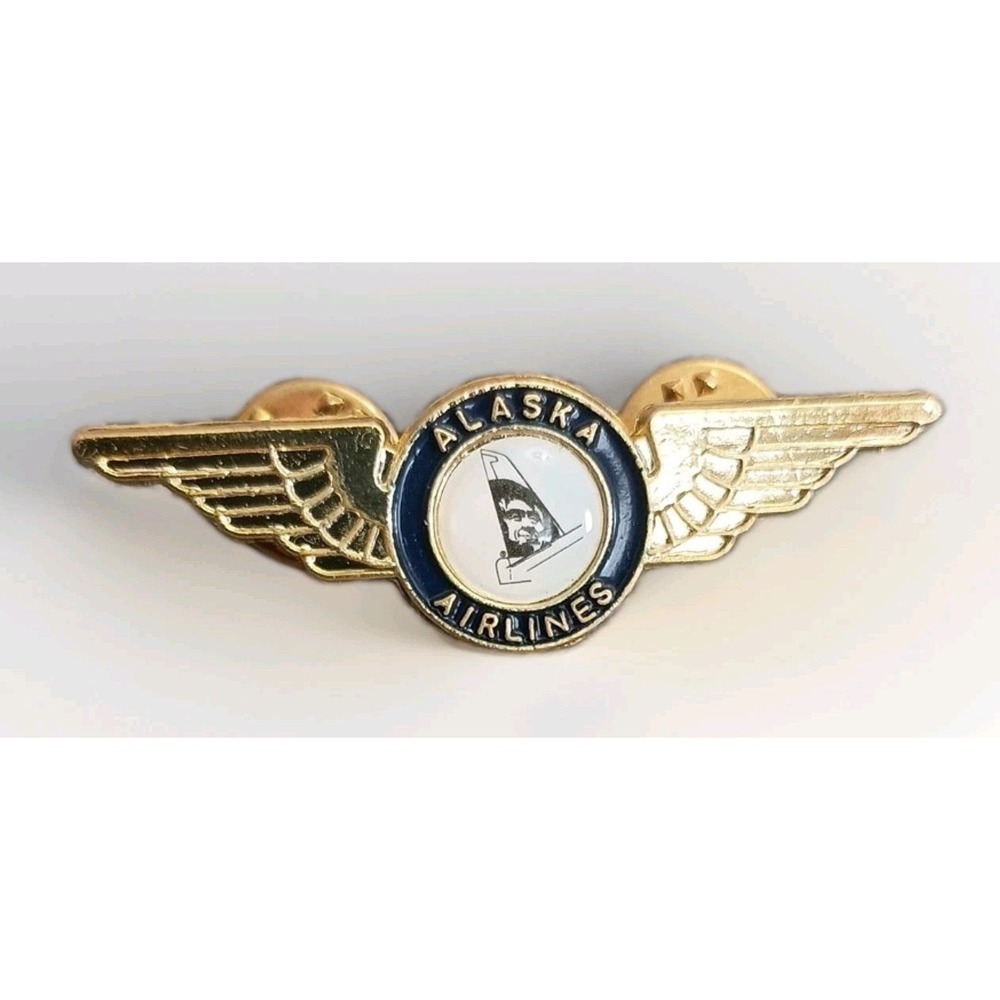 Vintage Alaska Airlines Wings Eskimo Lapel Pin Gold Tone Aviation Tie Tac Pin